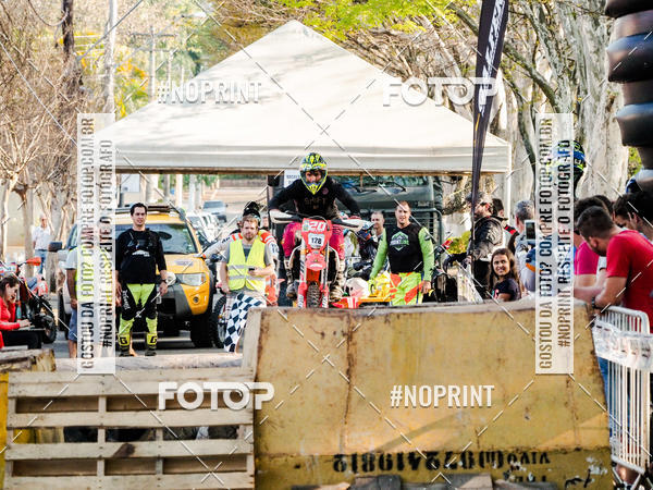 Buy your photos of the eventNight Track 2019 on Fotop