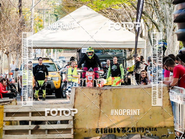 Buy your photos of the eventNight Track 2019 on Fotop