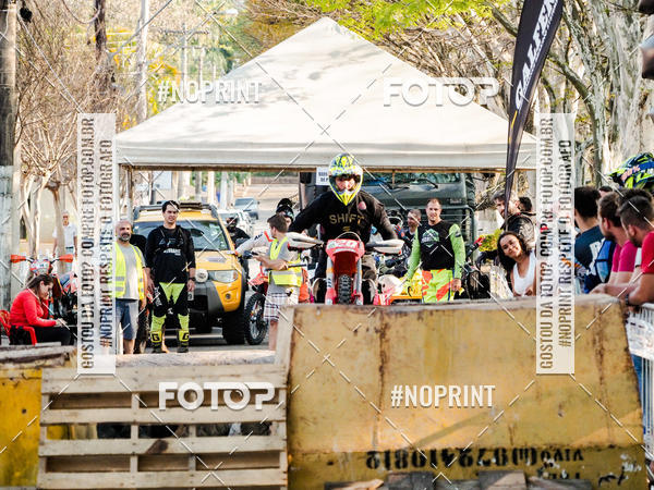 Buy your photos of the eventNight Track 2019 on Fotop