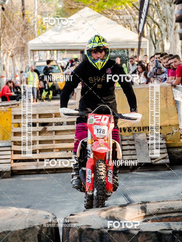 Buy your photos of the eventNight Track 2019 on Fotop