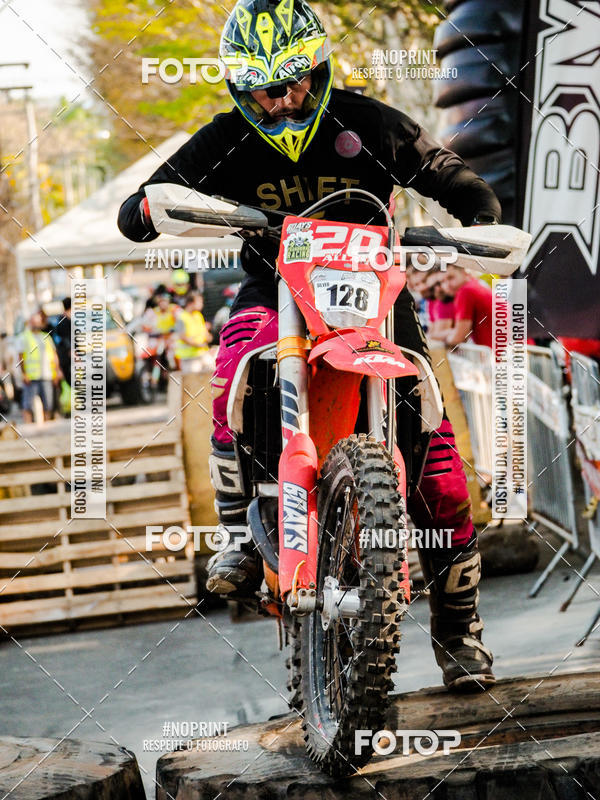 Buy your photos of the eventNight Track 2019 on Fotop