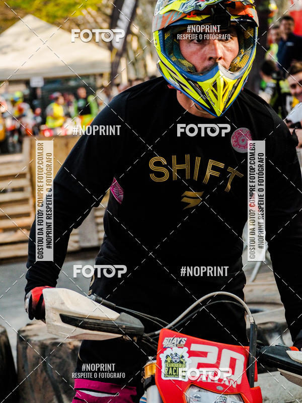 Buy your photos of the eventNight Track 2019 on Fotop