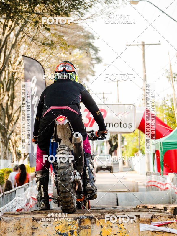 Buy your photos of the eventNight Track 2019 on Fotop