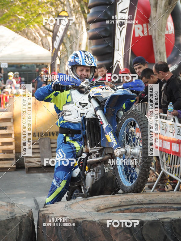 Buy your photos of the eventNight Track 2019 on Fotop