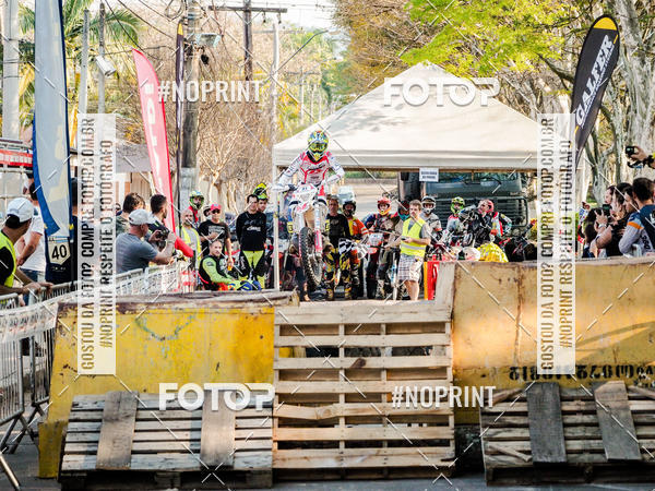 Buy your photos of the eventNight Track 2019 on Fotop