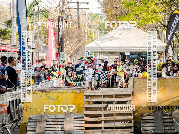 Buy your photos of the eventNight Track 2019 on Fotop