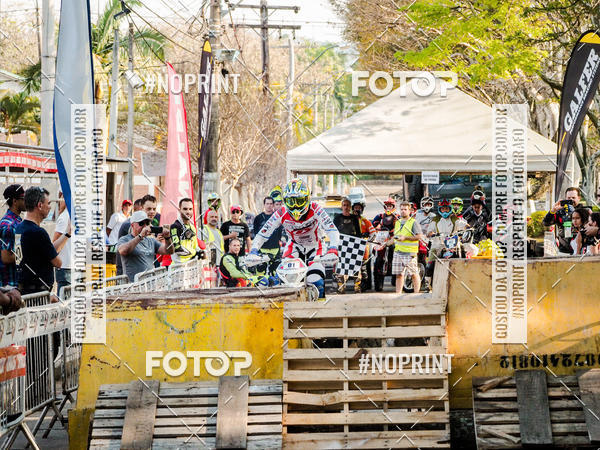 Buy your photos of the eventNight Track 2019 on Fotop
