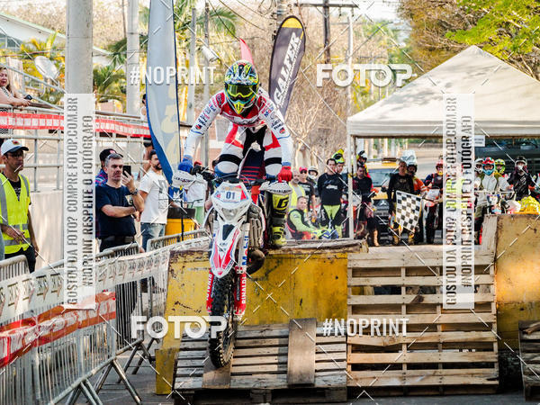 Buy your photos of the eventNight Track 2019 on Fotop