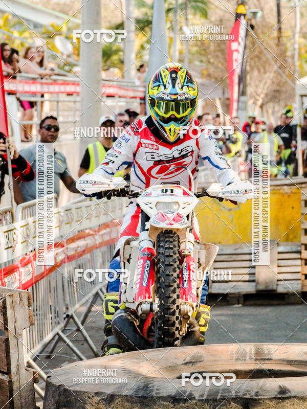 Buy your photos of the eventNight Track 2019 on Fotop