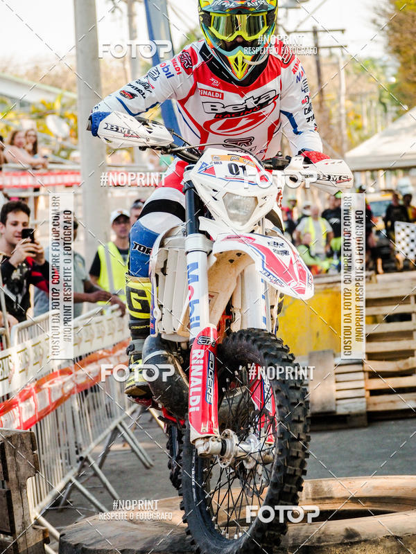 Buy your photos of the eventNight Track 2019 on Fotop