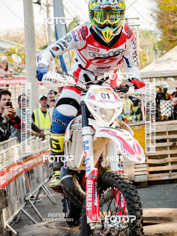 Buy your photos of the eventNight Track 2019 on Fotop