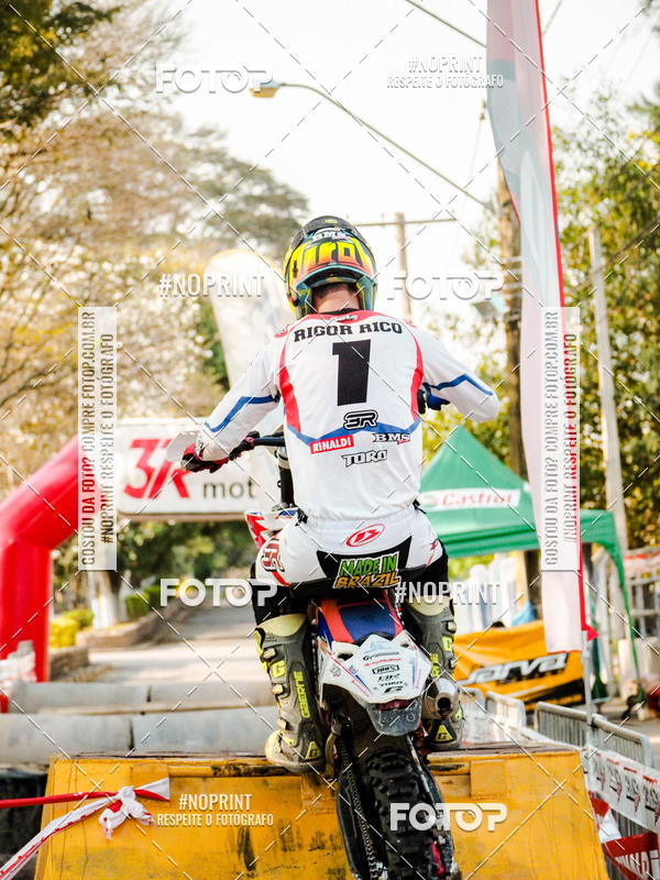 Buy your photos of the eventNight Track 2019 on Fotop