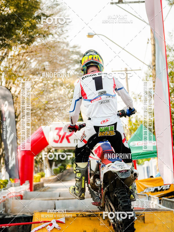 Buy your photos of the eventNight Track 2019 on Fotop