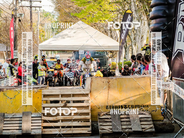 Buy your photos of the eventNight Track 2019 on Fotop