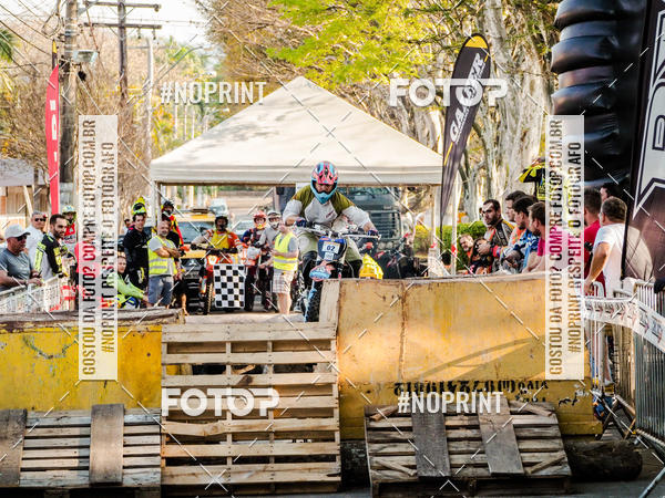 Buy your photos of the eventNight Track 2019 on Fotop