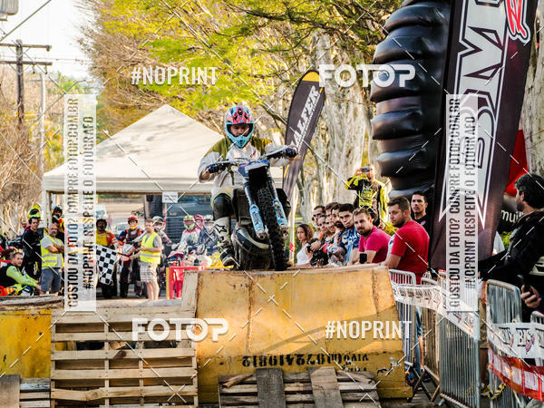 Buy your photos of the eventNight Track 2019 on Fotop