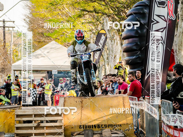 Buy your photos of the eventNight Track 2019 on Fotop