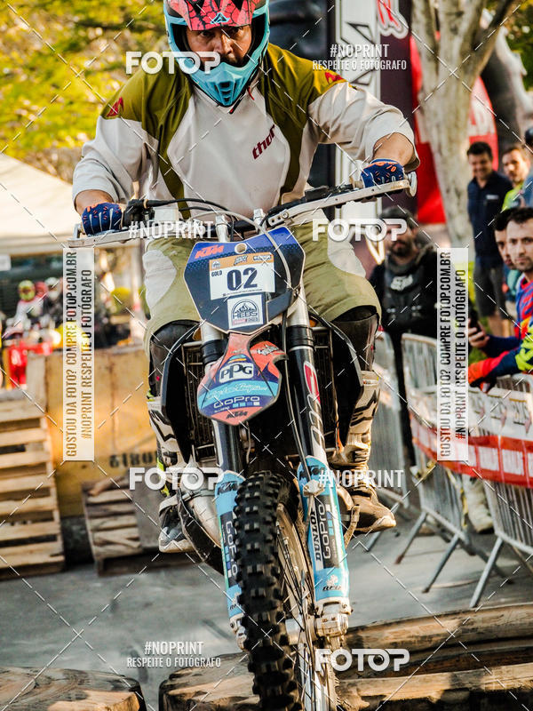 Buy your photos of the eventNight Track 2019 on Fotop