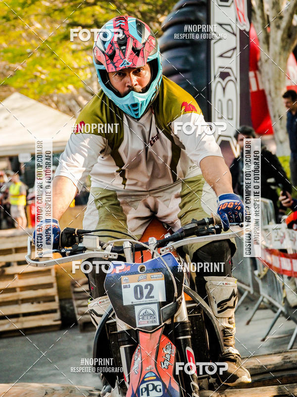 Buy your photos of the eventNight Track 2019 on Fotop