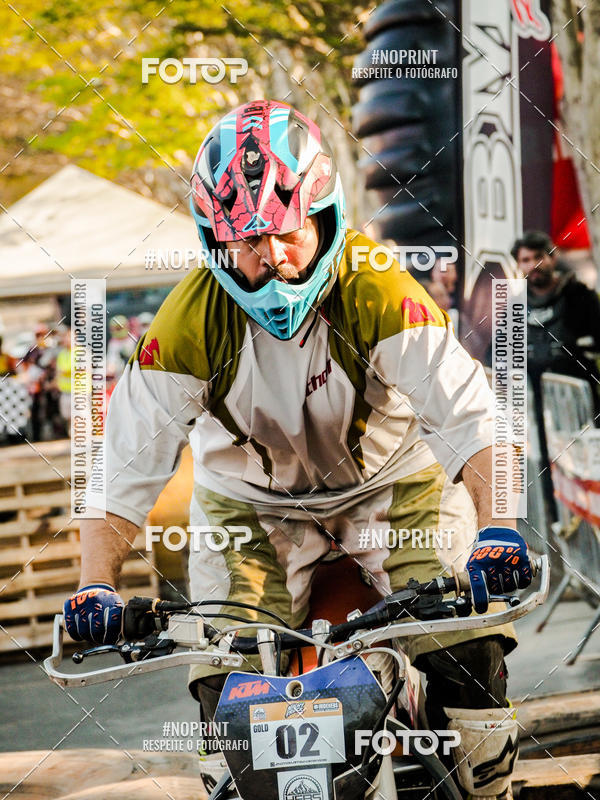 Buy your photos of the eventNight Track 2019 on Fotop