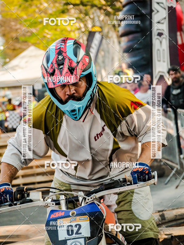 Buy your photos of the eventNight Track 2019 on Fotop