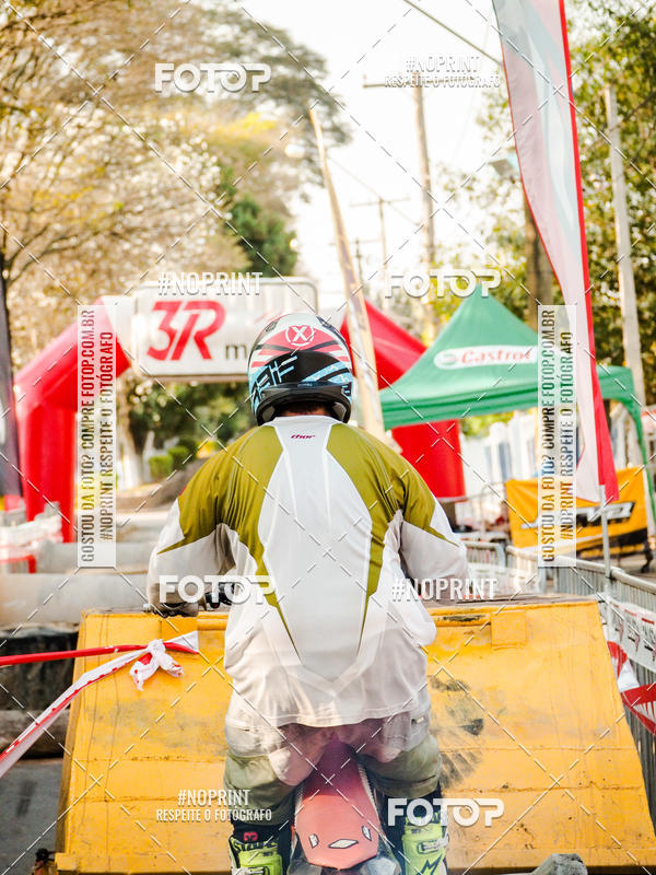 Buy your photos of the eventNight Track 2019 on Fotop