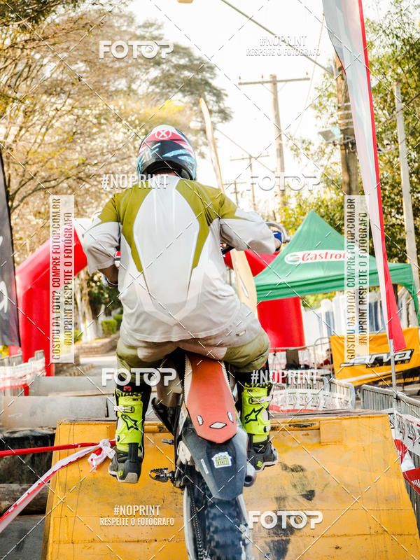 Buy your photos of the eventNight Track 2019 on Fotop