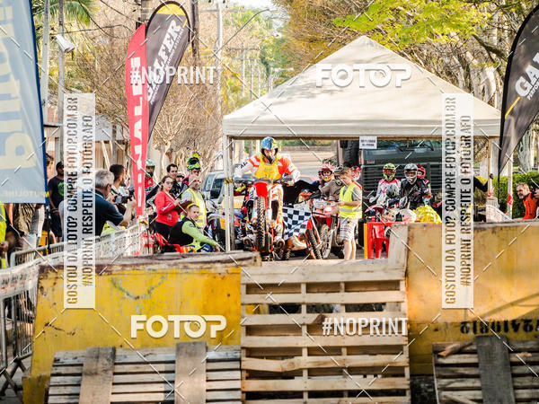 Buy your photos of the eventNight Track 2019 on Fotop