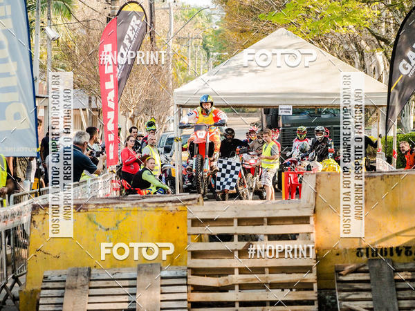 Buy your photos of the eventNight Track 2019 on Fotop