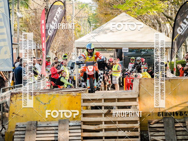 Buy your photos of the eventNight Track 2019 on Fotop