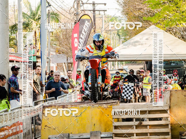 Buy your photos of the eventNight Track 2019 on Fotop