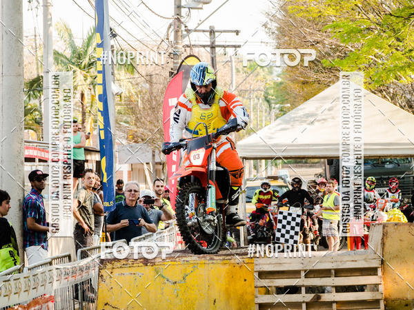 Buy your photos of the eventNight Track 2019 on Fotop