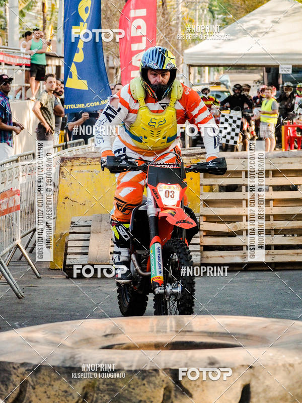 Buy your photos of the eventNight Track 2019 on Fotop