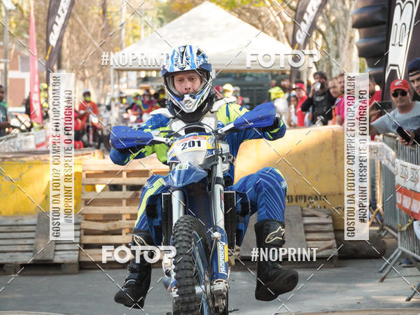 Buy your photos of the eventNight Track 2019 on Fotop