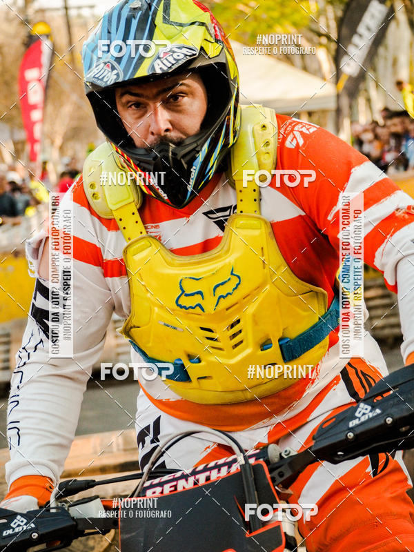 Buy your photos of the eventNight Track 2019 on Fotop