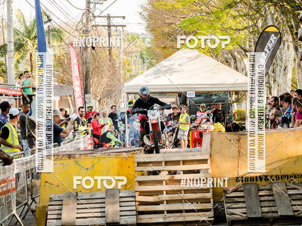 Buy your photos of the eventNight Track 2019 on Fotop