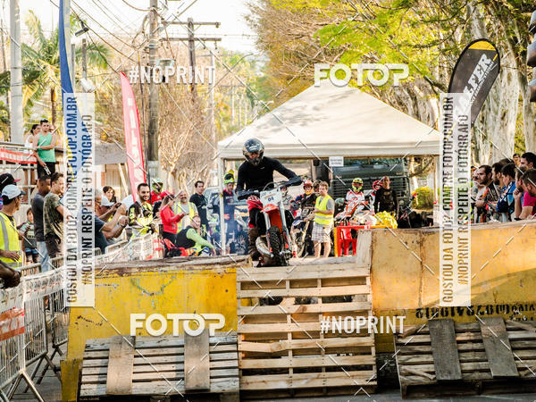 Buy your photos of the eventNight Track 2019 on Fotop