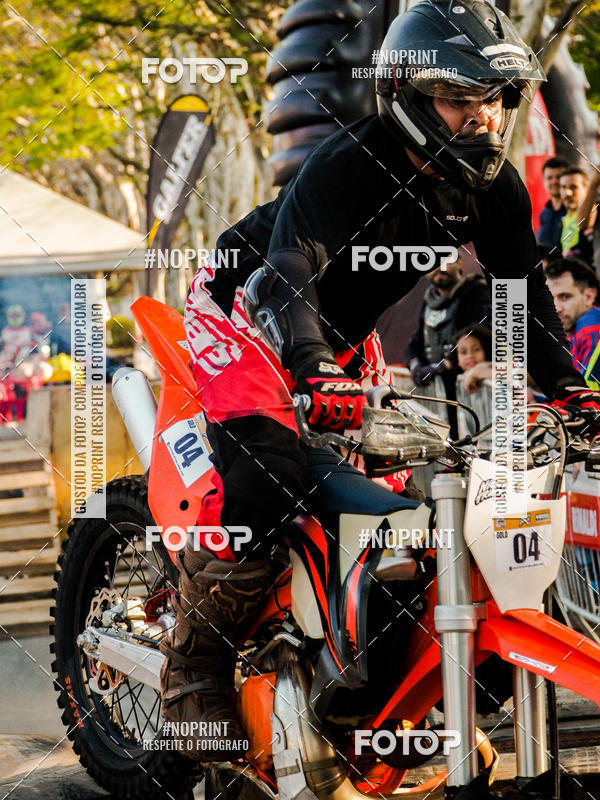 Buy your photos of the eventNight Track 2019 on Fotop