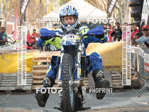 Buy your photos of the eventNight Track 2019 on Fotop