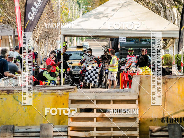 Buy your photos of the eventNight Track 2019 on Fotop