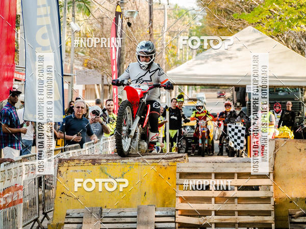 Buy your photos of the eventNight Track 2019 on Fotop