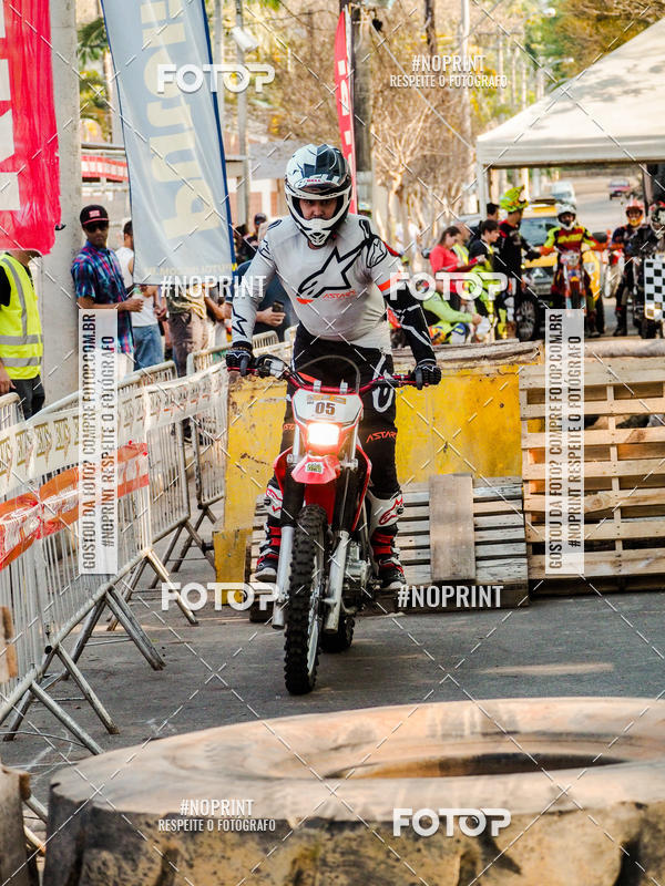 Buy your photos of the eventNight Track 2019 on Fotop