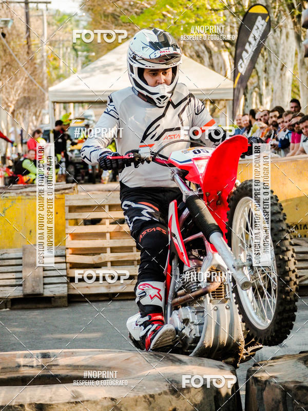 Buy your photos of the eventNight Track 2019 on Fotop