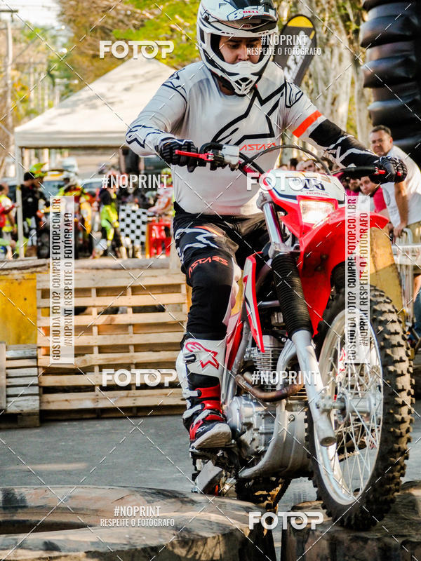 Buy your photos of the eventNight Track 2019 on Fotop