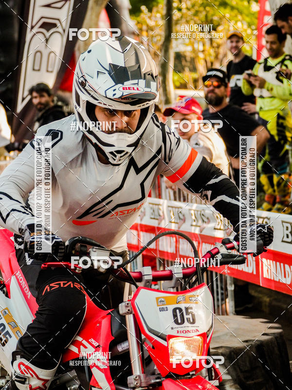 Buy your photos of the eventNight Track 2019 on Fotop