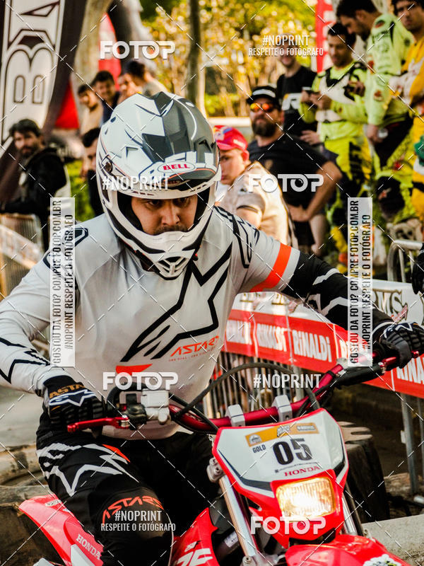 Buy your photos of the eventNight Track 2019 on Fotop