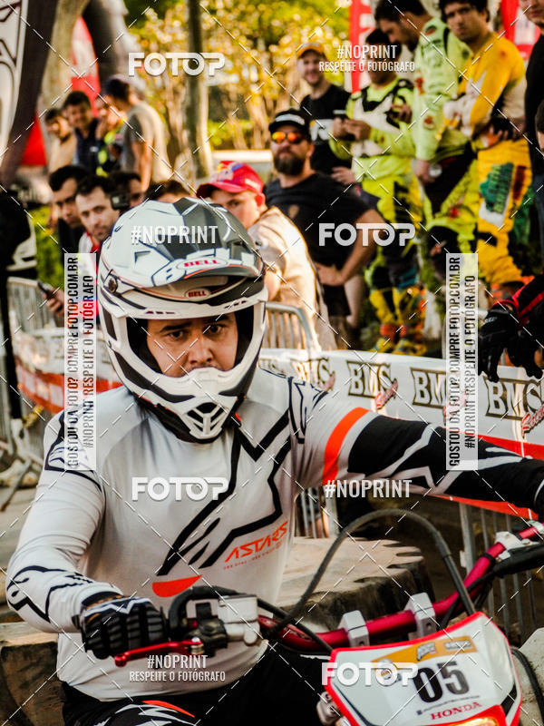 Buy your photos of the eventNight Track 2019 on Fotop