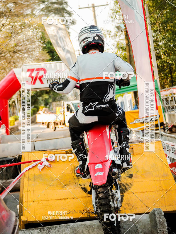 Buy your photos of the eventNight Track 2019 on Fotop