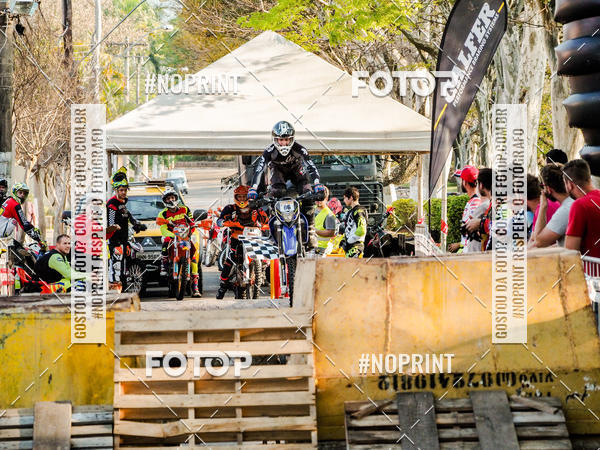 Buy your photos of the eventNight Track 2019 on Fotop