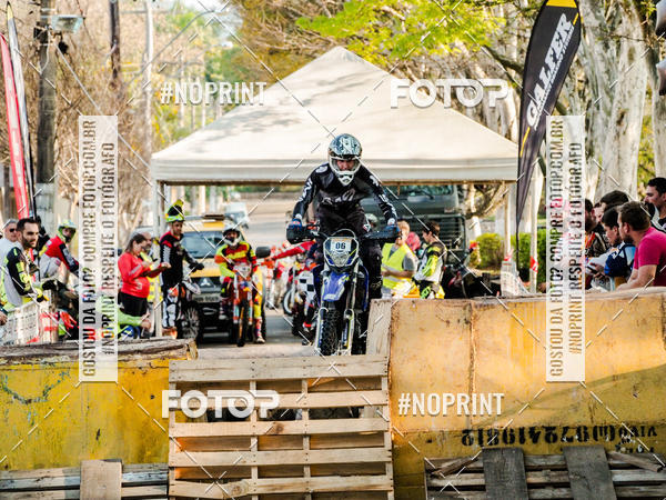 Buy your photos of the eventNight Track 2019 on Fotop